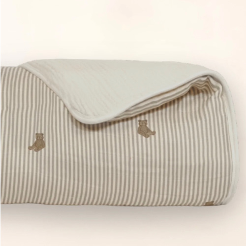 Bear Muslin Quilt | Nursery Bedding | Oilo™ Studio