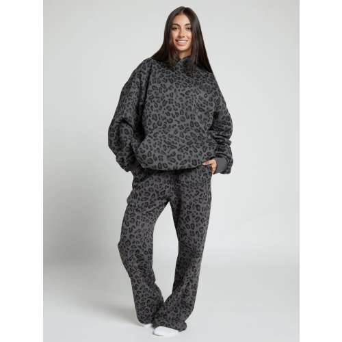 Comfrt | Minimalist Straight Leg Sweatpants