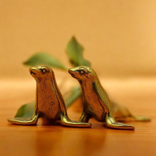 Vintage Brass Seal Figurine , Retro Animal Statues, Miniature Sea Lion Decor, Collectible Brass Seals, Rustic Home Decor Sculpture