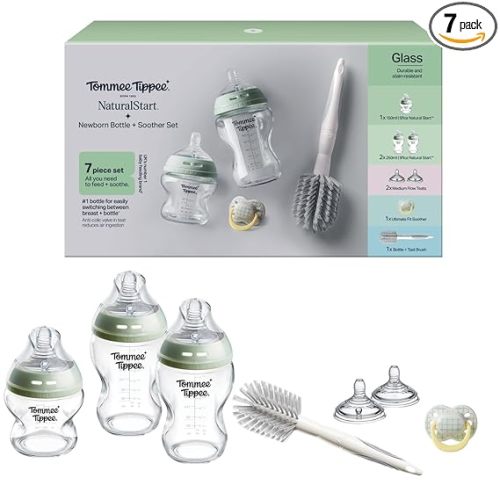 Tommee Tippee Natural Start Glass Newborn Starter Set, 150ml and 250ml Anti-Colic Baby Bottles, Slow and Medium Flow Breast-Like Teats for a Natural Latch, Self-Sterilising
