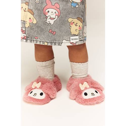 FLUFFY SLIPPERS