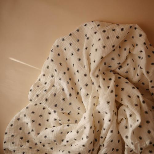 Amazon.com: mushie Extra Soft Muslin Fitted Mini Crib Sheet | 24"x 38" (Black Daisy) : Baby