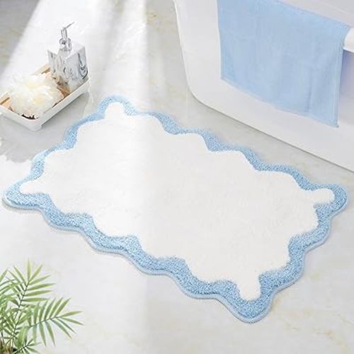 Luxury Cute Bathroom Rugs, White Bath Mat W/Blue Scalloped Edge, Microfiber Aesthetic Trendy Funky Fun Preppy Rug, Extra Soft Bathroom Mat Non-Slip for Tub, Shower, and Bath Room 30'' x 20''
