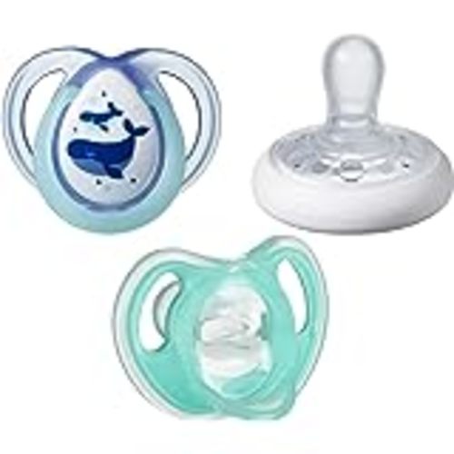 Amazon.com : Tommee Tippee Ultra-Light Silicone Pacifier, Symmetrical One-Piece Design, BPA-Free Silicone Binkies, 6-18 Months, Pack of 4 Pacifiers : Baby