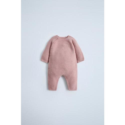 KNIT FOOTED LEGGINGS WITH BOWSEED STITCH KNIT KIMONORUFFLED KNIT SWEATERAdded to your cart
