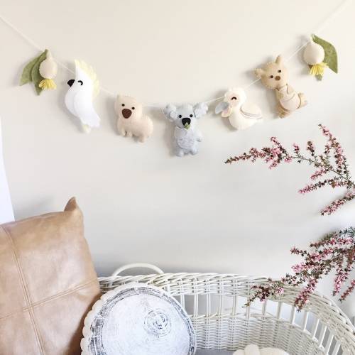 Australian Animals Garland, Felt Animal Banner, Koala, Kangaroo, Cockatoo, Wombat, Kookaburra, Felt Flowers, Flowering Gum, Baby Nursery