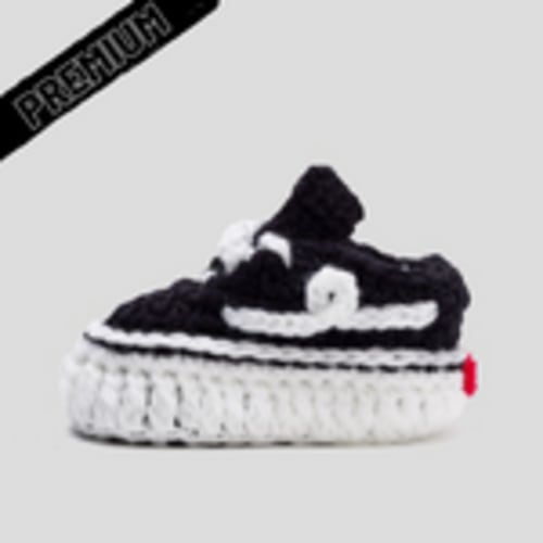 Baby Crochet Skate Black (Soft felt non-slip bottom & Shoe Box) – ItzzyBitzzy