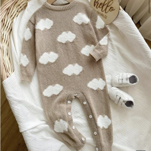 SHEIN Newborn Baby Boy/Girl Apricot Casual Cute Funny Korean Basic Style Versatile Simple Open-Crotch Romper Jumpsuit, Soft & Comfortable Blue Sky White Cloud Pattern, Suitable For Indoor & Outdoor, Autumn/Winter Fall