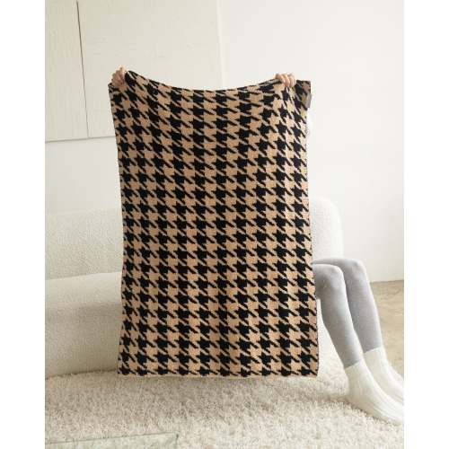 MINI HOUNDSTOOTH BLANKET