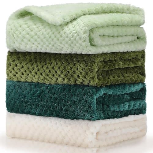 Frienda 4 Pcs Baby Fuzzy Blanket Fluffy Baby Blanket for Boys Girls Soft Warm Infant Newborn Toddler Receiving Nursery Bed Supplies, 32 x 24 Inch(Green Color)