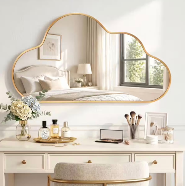 Hochwertiges 35 in. W x 20 in. H Cloud-shaped Gold Aluminum Alloy Framed Wall Mirror Asymmetrical Wall Mirror MR045GOD-S-HD