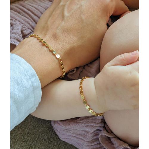 Mommy and Me Matching Gold Disc Chain Bracelets, 14k Gold Filled Mother Daughter Jewelry, Personalized Shower Gift, Gold Baby Bracelet gift