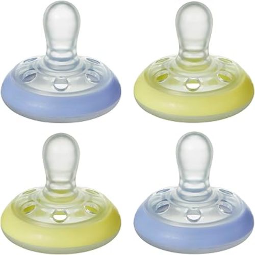 Tommee Tippee Breast-like Night Pacifier, 0-6 Months, 4 Pack, Glow in the Dark Paci, Breast-shaped Nipple for a Natural Latch, BPA-free, Newborn Essentials