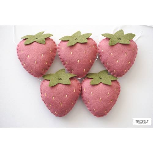 Felt strawberry garland, felt strawberry, strawberry garland, felt garland, nursery garland, felt strawberry bunting
