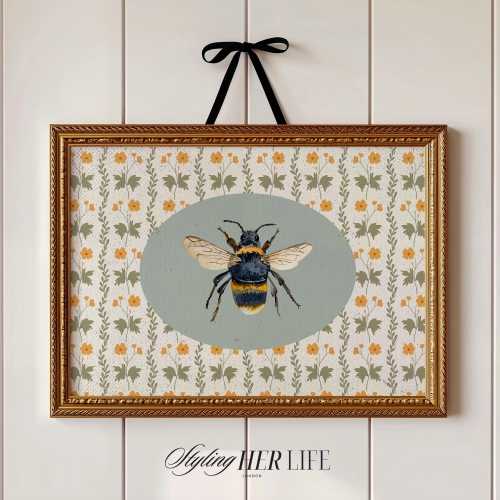 Vintage Bee Art Print, Cottagecore Print, Vintage Nursery, Boys Nursery, Baby Girl Nursery, Antique Wall Art, Printable Art, DIGITAL