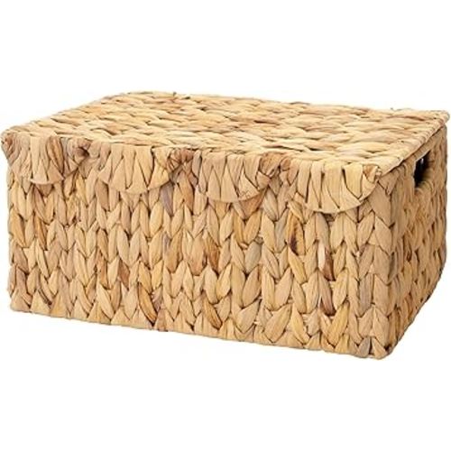 StorageWorks Scalloped Edge Wicker Basket with lid, Wicker Storage Basket with Built-in Handles, Handwoven Basket for Décor, Natural Water Hyacinth Wicker Basket for Shelves, Nursery Room