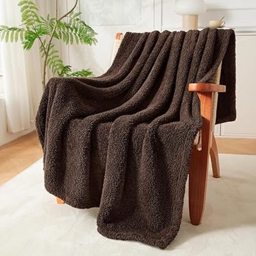 Exclusivo Mezcla Coffee Fleece Throw Blanket for Couch Sofa, Soft Warm and Fluffy Blankets for Women, Suitable for All Seasons, 50x60 Inches