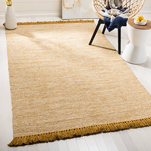 SAFAVIEH Montauk Collection Area Rug - 5' x 8', Gold, Handmade Tassel Cotton, Ideal for High Traffic Areas in Living Room, Bedroom (MTK610I)