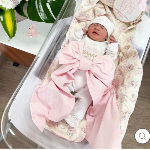 Personalized “Hello World” Baby Footie & Hat Set – Newborn Hospital Ou – Caprilina