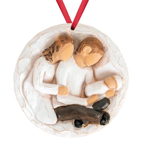 3D Baby’s First Christmas Ornament 2025 for Family of 3 - New Parents Gifts Baby Ornament 2025 for Christmas Tree - 3D Resin Sculpture for First Time Dad Mom Gifts