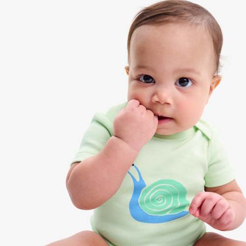 Organic short sleeve snail babysuit | Primary.com