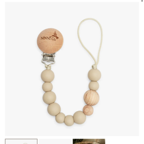 Ninni Co. Toffee Brown Pacifier Clip