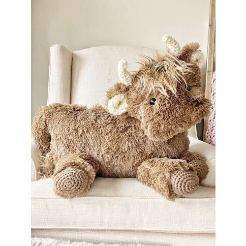 Highland Cow Plush. Cow lover crochet gift. Stuffed animal nursery decor. Soft highland cow baby gift. Christmas highland cow stuffie
