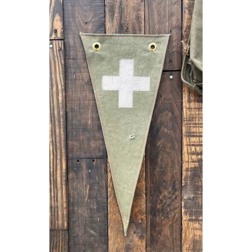 SWISS CROSS pennant - Cream color on green