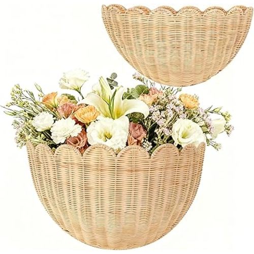 Hand Woven Scalloped Wall Baskets, Set of 2 Natural Rattan Hanging Organizers, Boho Chic Home Storage Decor for corridors, living rooms, and bedrooms (2 Sizes Included)