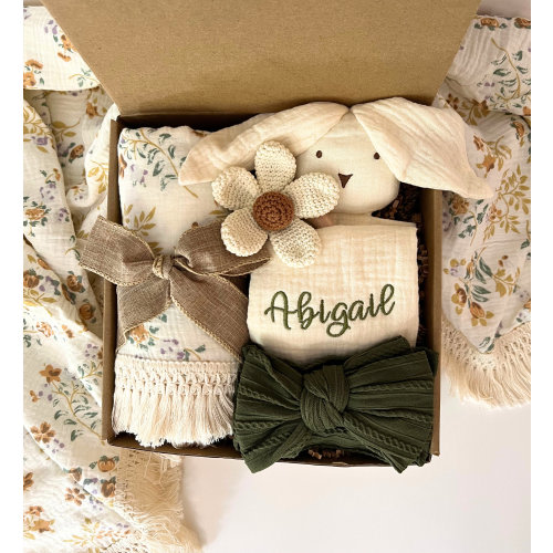 Baby girl gift, gift box, gift set, embroidered baby girl name gift, baby shower gift, new baby gift