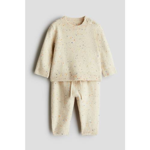 2-PIECE SWEATER AND JOGGERS SET