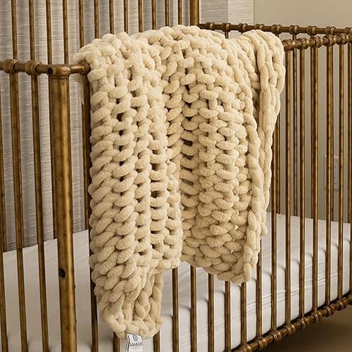 SAMIAH LUXE Chunky Knit Blanket Throw, Crib Cream Yarn Chunky Blanket, Chunky Knit Throw Blanket for Couch, Chunky Throw Blanket for Bed, Knot Blanket, Knitted Blanket Chunky, Chenille 50x30