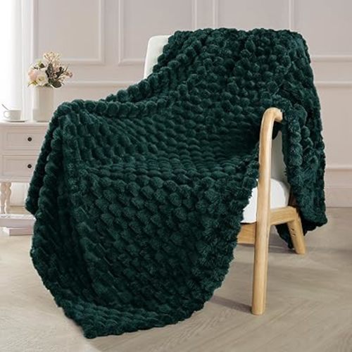 Exclusivo Mezcla Fleece Throw Blanket for Couch, Extra Large Fuzzy Forest Green Bed Blankets, Soft Cozy Plush Sofa Throws for All Seasons, 50x70 Inches