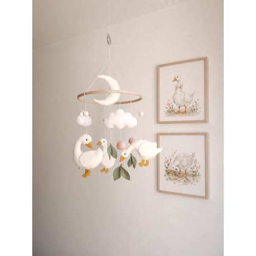 Goose baby nursery mobile - Baby mobile goose- Baby mobile neutral - Goose baby shower -Baby crib - felt gosse