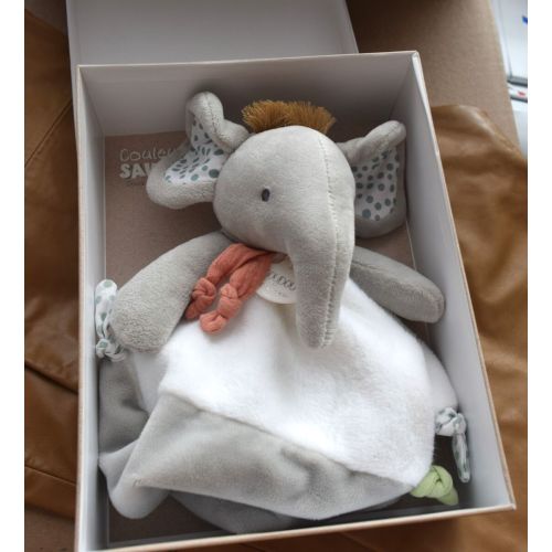 Doudou et Compagnie Couleurs Savane Elephant Knotted Baby Blanket