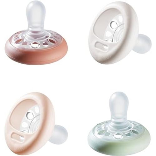 Tommee Tippee Breast-Like Pacifier, 0-6 Month Pack of 4 Pacifiers with Breast-Like baglet, Symmetrical Design, BPA Free