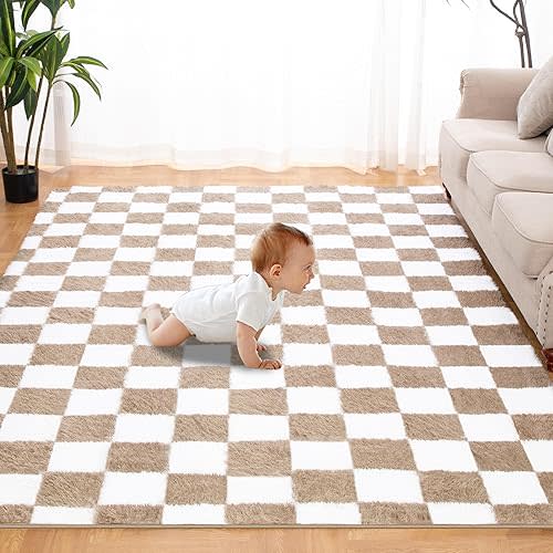 Super Soft Rug for Bedroom, 4x6 Ft Beige and White Area Rug Classic Checkered Shaggy Rug Anti-Skid High Pile Soft Fluffy Rug Fuzzy Carpet for Living Room Bedroom Kids Room Nursery, Dorm Home Decor