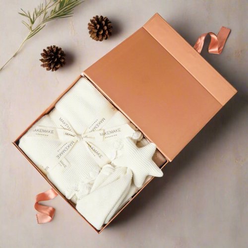 MAKEMAKE Organics | Organic Cotton Scalloped Baby Blanket Gift Set | Ivory | 30 by 40”