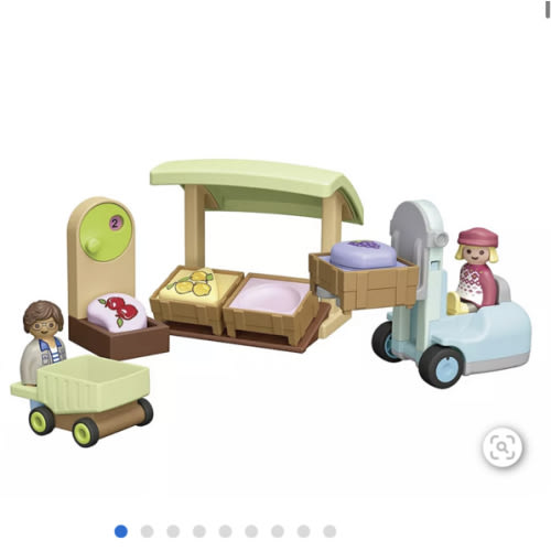 Junior: Organic Market Stall & Forklift - 71691 | PLAYMOBIL®