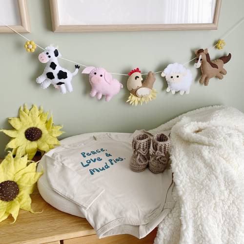 Felt Farm Animals Garland, Farm Nursery Banner, Plush Animals, Felt Animals, Horse Decor, Cow Decoration, Baby Nursery, Baby Shower Gift