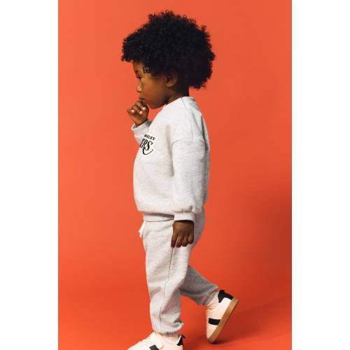 2-PIECE SWEATSHIRT AND JOGGERS SET