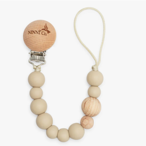 Ninni Co. Toffee Brown Pacifier Clip