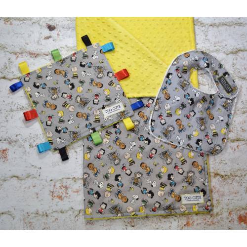 Vintage Peanuts print Baby gift burp cloth towels infant toddler bibs minky blanket crinkle lovie toy Boy Girl Unisex Charlie Brown Snoopy