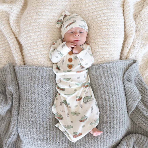 Later Gator Bamboo Waffle Newborn Baby Knot Gown & Hat Set