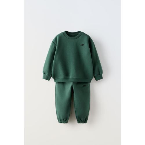 EMBROIDERED SWEATSHIRT AND JOGGERS MATCHING SET