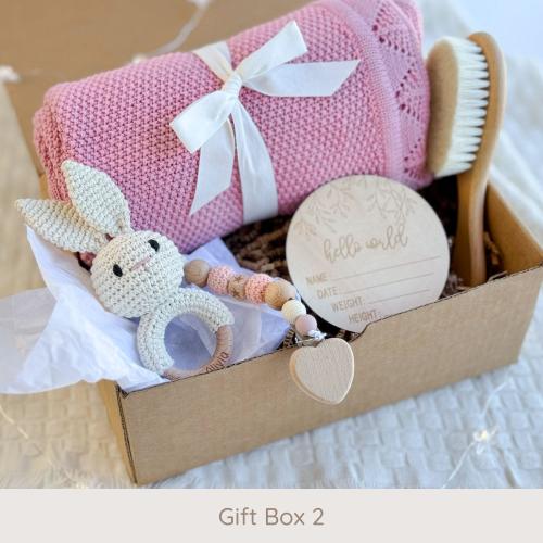 Personalized Baby Shower Gift Box with Sage Green Knitted Blanket and Crochet Animal Rattle with Name, Gender Neutral Gift for New Mom