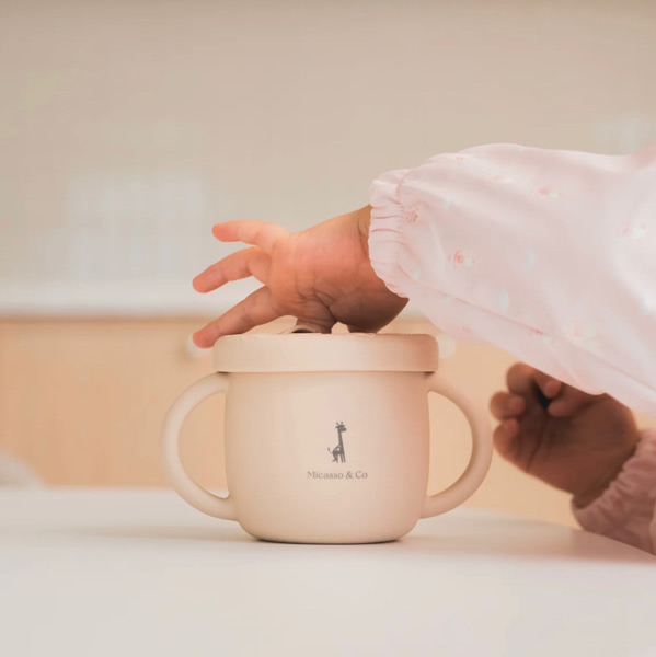 Tasse d'apprentissage 2 en 1 pour collation et liquide