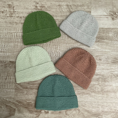 Baby hat in pure wool (100% merino), hand knitted in garter stitch, cuffed hat
