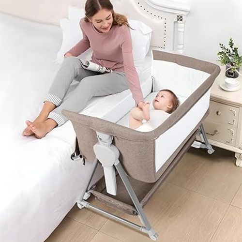 Cowiewie Bassinet Bedside Sleeper, Baby Bassinet with 7 Adjustable Height, Bedside Bassinets for Baby with Breathable Mesh Sides & Mattress, XL Storage, Easy Folding Crib (Brown)