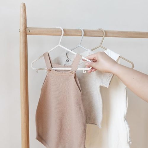 3 Sprouts Sustainable Wheat Straw Plastic Kids & Toddler Hangers – Pack of 30 Newborn, Baby Clothes Hangers for Closet – Small Children's Hanger for Nursery - Cintres pour Bébé et Enfant, Assorted - Speckled Assorted - Cream, Grey, Brown